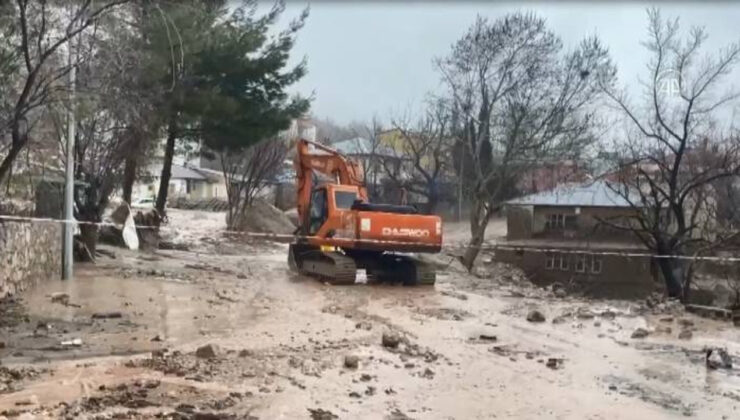 ADIYAMAN DA YOLLAR ÇAMUR DERYASINA DÖNDÜ!