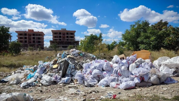 BELEDİYE TEMİZLİYOR ARAÇLAR’DAN ATIYORLAR