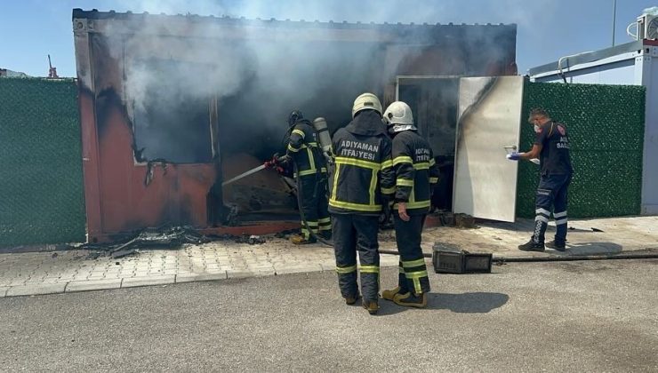 Adıyaman’da, konteynerde meydana gelen yangında dışarıya çıkamayan depremzede, yanarak hayatını kaybetti.