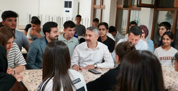 ALKAYIŞ, GENÇLERLE TÜRKİYE YÜZYILI VİZYONUNU PAYLAŞTI.