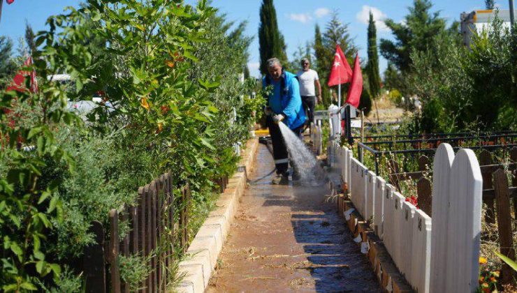 BAYRAM ÖNCESİ MEZARLIKLARDA TEMİZLİK ÇALIŞMASI