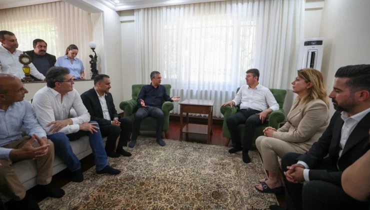 CHP Genel Başkanı Özgür Özel, ev hapsindeki Tutdere’yi ziyaret etti: