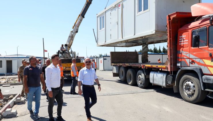 Adıyaman’da konteynerlerin kaldırma çalışması başladı
