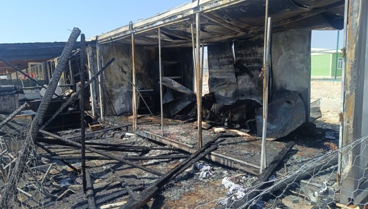 KONTEYNER İŞ YERİNDE YANGIN: İKİ İŞ YERİ KULLANILAMAZ HALE GELDİ