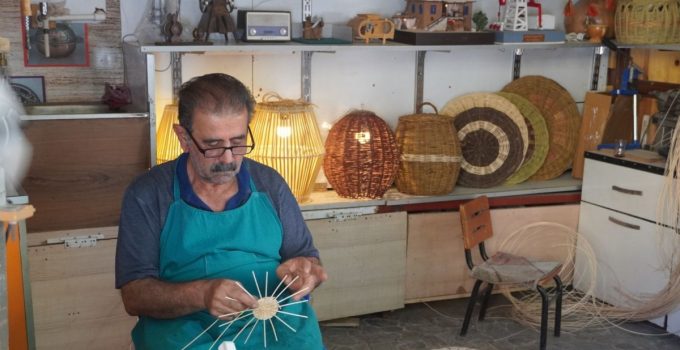 ADIYAMAN’LI  40 YILLIK EL İŞİ SANATCISI ÖMER USTA: ‘USTALARIN DEĞERİNİ BİLİN’