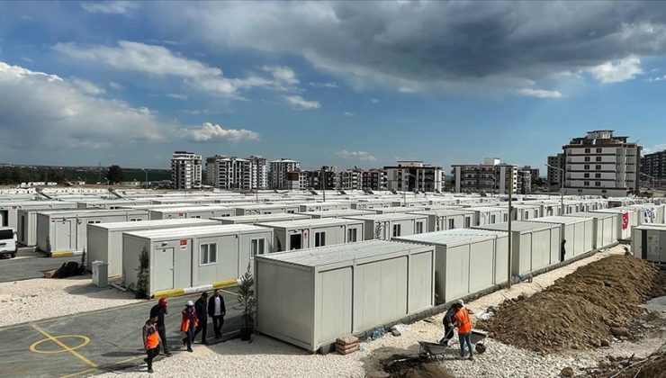 Adıyaman’da, Tahliye Edilen Konteynerler Toplanmaya Başlandı