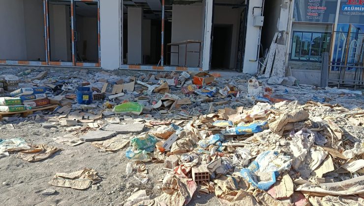 Adıyaman da İnşaat Atıkları Çevreyi Kirletiyor Vatandaş Yetkililere Sitem Ediyor