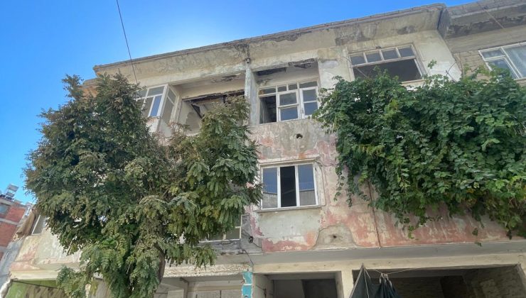 Yıkılmayan Metruk Bina Tehlike Saçıyor