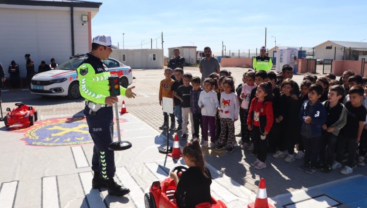 Adıyaman’da Jandarmadan Öğrencilere Trafik Güvenliği Eğitimi