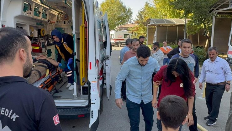 Samsat’ta ambulans kazası: 3’ü sağlık personeli 8 yaralı