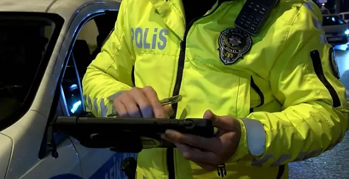 TRAFİKTE YENİ DÖNEM: KURALLARA UYMAYANA AĞIR CEZALAR GELİYOR
