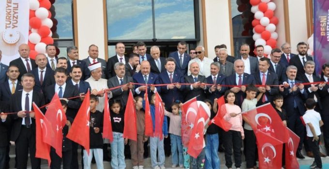 Bakan Tunç Besni’de konuştu: ‘Deprem davalarında adaletli sonuca ulaşacağız’