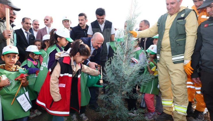Adıyaman’da Yeşil Vatan Seferberliği: 10 Bin 500 Fidan Toprakla Buluştu