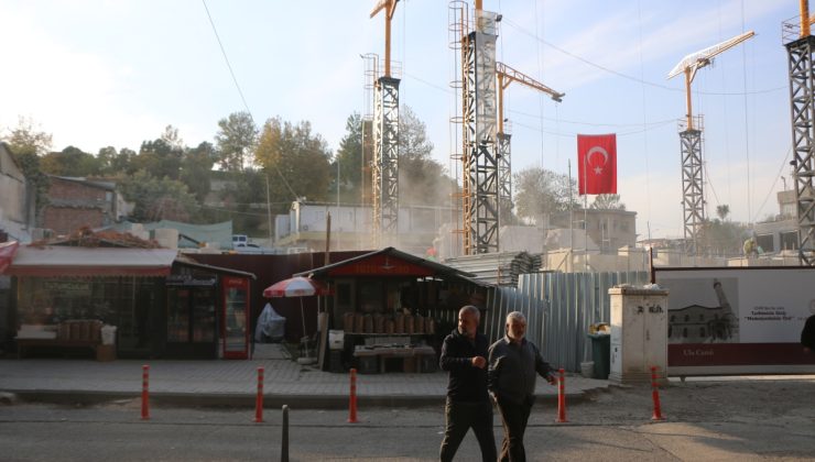 Oturakçı Pazarı Esnafı, restorasyon tozundan şikayetçi: ‘Nefes alamıyoruz, artık yeter!’