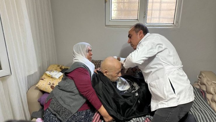 Engelli eşi için verilen evde bakım hizmeti, kadını gözyaşlarına boğdu