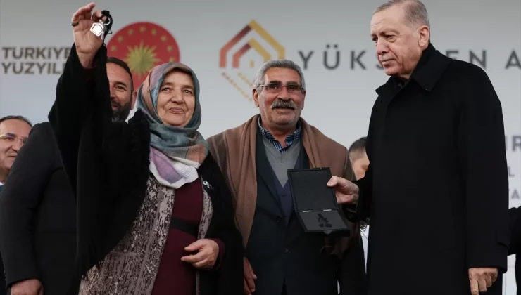 Cumhurbaşkanı Erdoğan, Adıyaman İndere Konutları anahtar teslim törenine video konferans ile katıldı