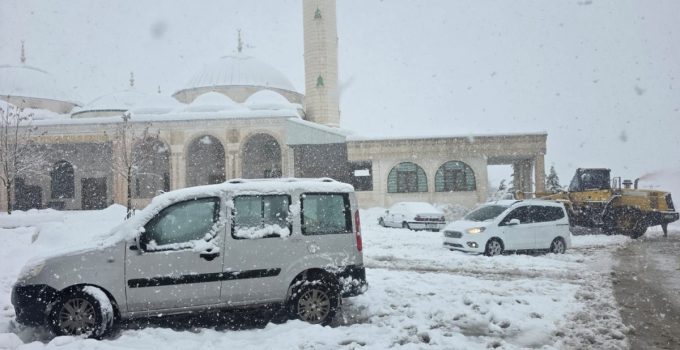 Adıyaman’ın Bazı Bölgelerinde Kar Yağışı Etkisini Sürdürüyor