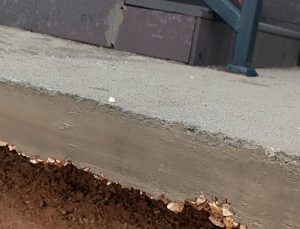 Yazıca Çençeng Köyü’nde kalıcı deprem konutlarında zemin kaydı: Vatandaşlar evlerini boşalttı