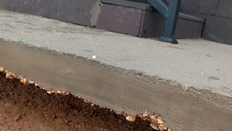 Yazıca Çençeng Köyü’nde kalıcı deprem konutlarında zemin kaydı: Vatandaşlar evlerini boşalttı